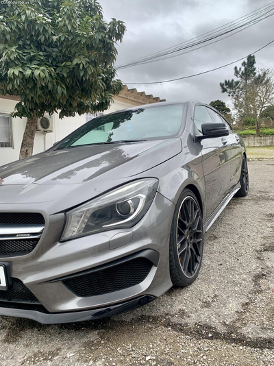 Mercedes-Benz CLA 45 AMG 381cv