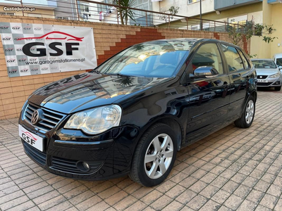 VW Polo 1.2i (12v) - Confortline - 5 Portas