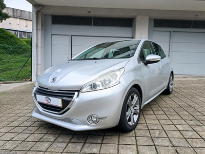 Peugeot 208 ALLURE 1.4 hdi de 2014