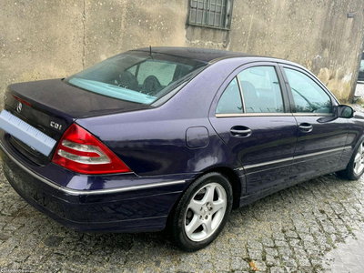 Mercedes-Benz C 270 automático