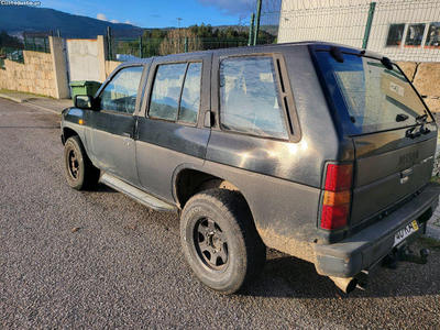 Nissan Terrano terreno