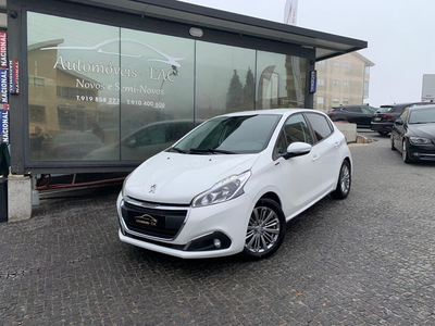 Peugeot 208 1.2 PureTech Signature