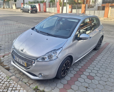 Peugeot 208 1.4 Hdi 5 lugares como novo