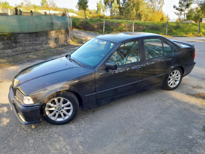 BMW 318 i 115cv e36 PACK M sedan