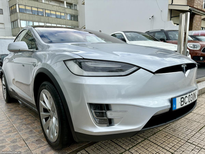 Tesla Model X 75D ALL WHEEL DRIVE SUMMON