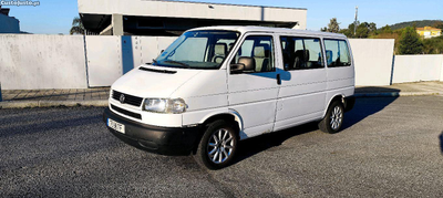 VW Transporter 9 lugares