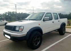 Nissan Pick Up D22 4x4 5 lug