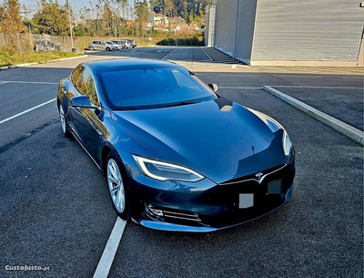 Tesla Model S s