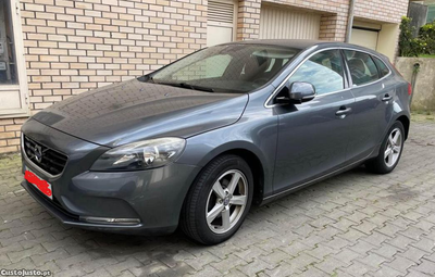 Volvo V40 momentum D2