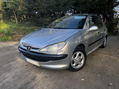 Peugeot 206 1.1 gasolina 118milkm