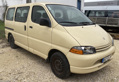 Toyota HiAce 9 lugares