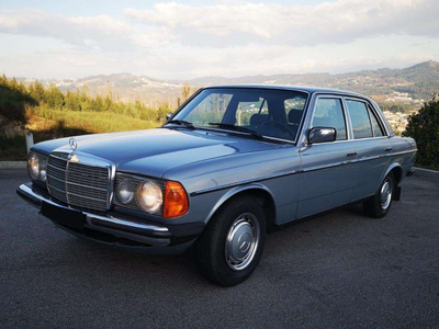 Mercedes-Benz 200 200 W115, Cx. A., 107 CV