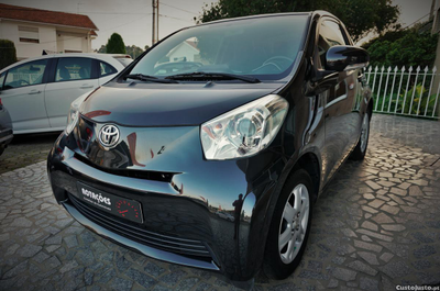 Toyota iQ 1.0 VVT-i ESSENTIAL+AC