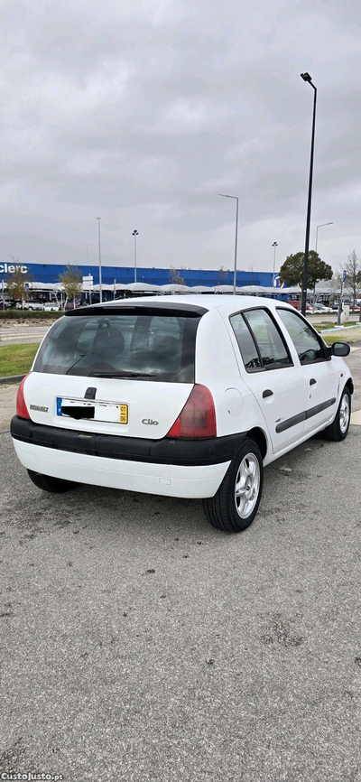 Renault Clio Road