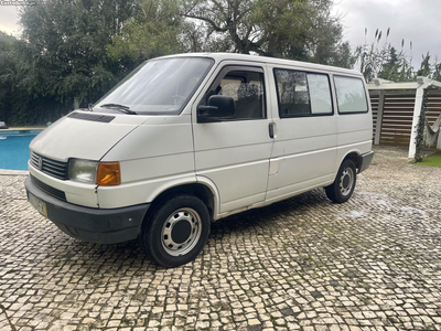 VW Transporter 2.4 D 7 lugares