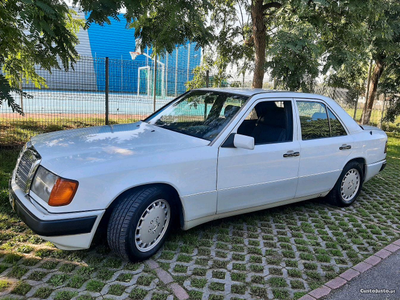 Mercedes-Benz E 250 Turbo