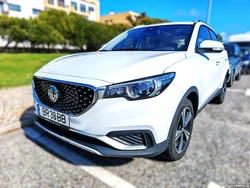 MG ZS EV Luxury com poucos kms