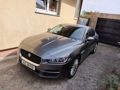 Jaguar XE Pure