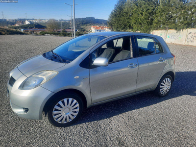 Toyota Yaris 1.4 D-4D 90cv Revisão Feita