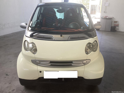 Smart ForTwo 0.8 CDI Passion Automático A/C e Teto Panorâmico