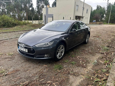 Tesla Model S 85