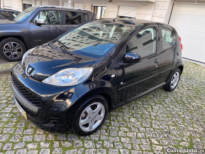 Peugeot 107 1.0 Black&Silver 5P