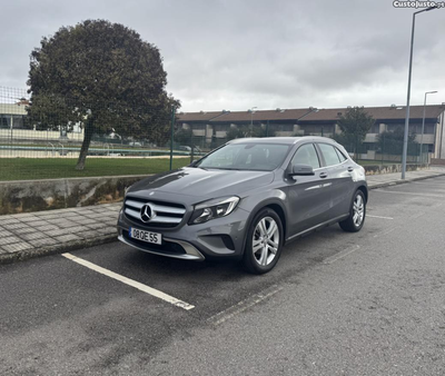 Mercedes-Benz GLA 200 d 7G-Tronic Urban