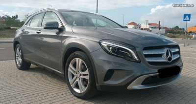 Mercedes-Benz GLA 200 AVANTGARDE