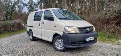 Toyota HiAce 2.5 D4D 6 lugares