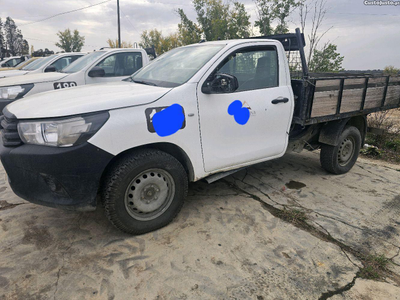 Toyota Hilux cabine simples 2 lugares