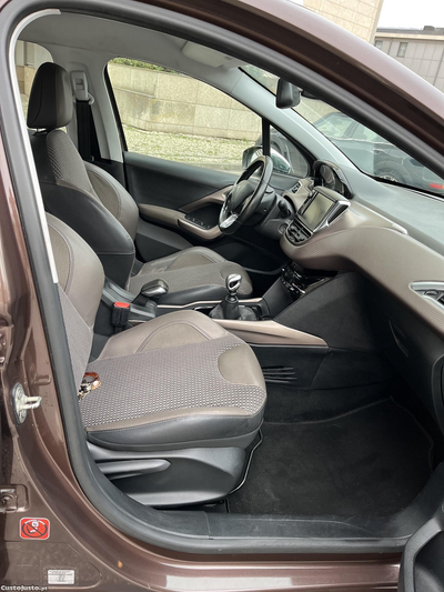 Peugeot 2008 1.6 E-HDI ALLURE