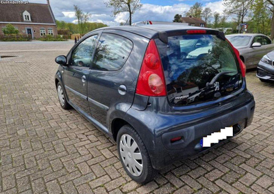 Peugeot 107 1.0 AUTOMÁTICO de 5 Portas A/C  Impecável