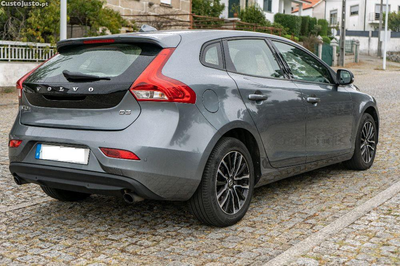 Volvo V40 Momentum Geartronic 2.0 D3