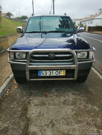 Toyota Hilux 4x4 com ar condicionado