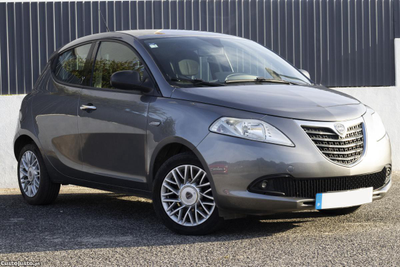 Lancia Ypsilon Multijet S&S Silver Nacional