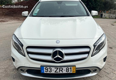 Mercedes-Benz GLA 200 .