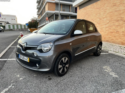 Renault Twingo Day and night