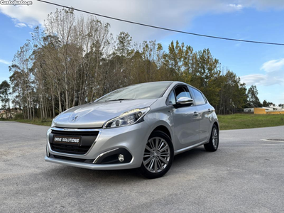 Peugeot 208 1.2 Style Facelift / GPS / Sensores / Garantia