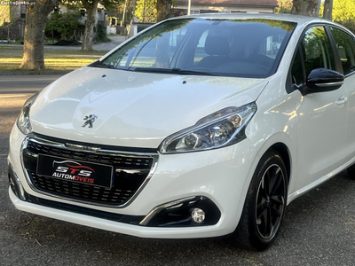 Peugeot 208 1.6 HDI - 100CV