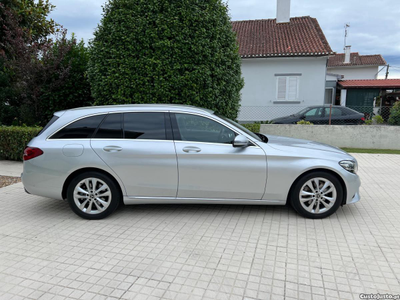 Mercedes-Benz C 220 d Aut. Avantgarde 59.000km Nacional