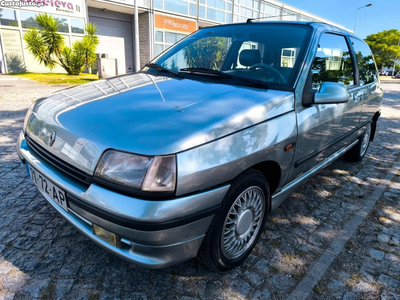 Renault Clio 1.4 Baccara - 76 Mil Quilómetros