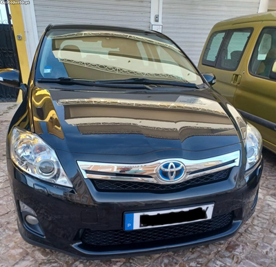 Toyota Auris Hybrid