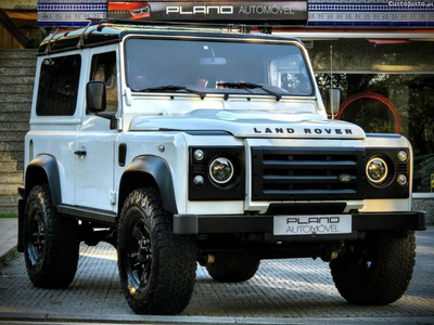 Land Rover Defender Puma