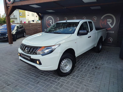 Mitsubishi L 200 2.4 DI-D CD Invite CC 4WD