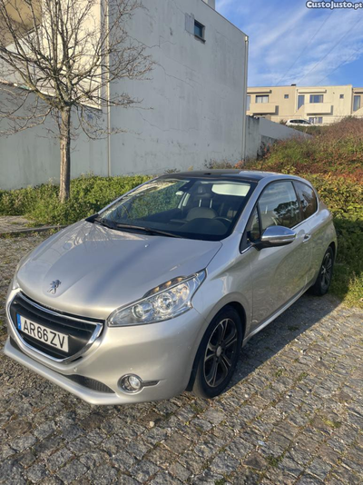 Peugeot 208 VTi Allure