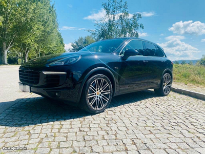 Porsche Cayenne PLATINUM EDITION