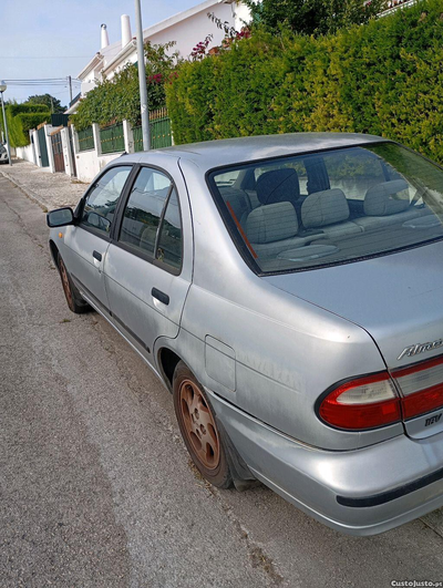 Nissan Almera Almera 1.4 SLX com ABS