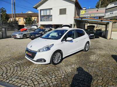 Peugeot 208 1.5  HDI SIGNATURE  101CV