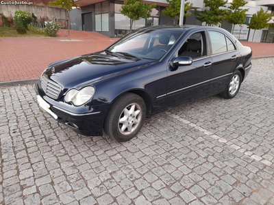 Mercedes-Benz C 220 W203 143cv