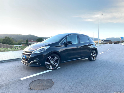 Peugeot 208 PureTech GT Line